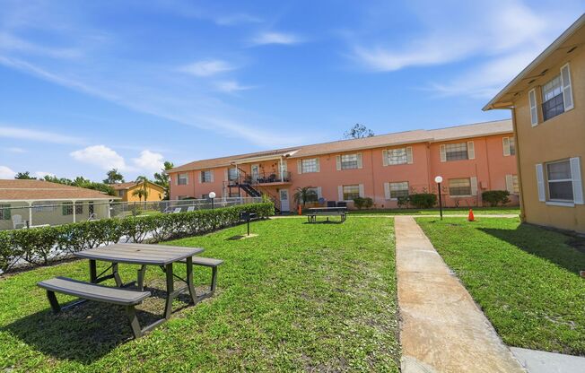Modern & Spacious 2-Bedroom Apartment in Serene Oakridge Orlando