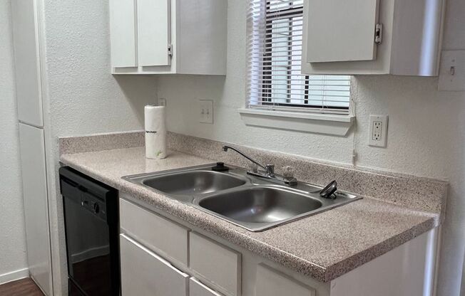 1 bed, 1.5 baths, 714 sqft, $930, Unit 03-017