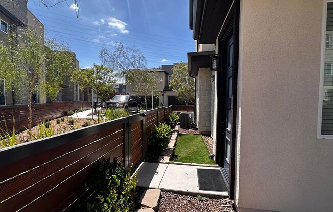 Gorgeous brand new townhome in 3Roots! End unit with lots of light! Available now!