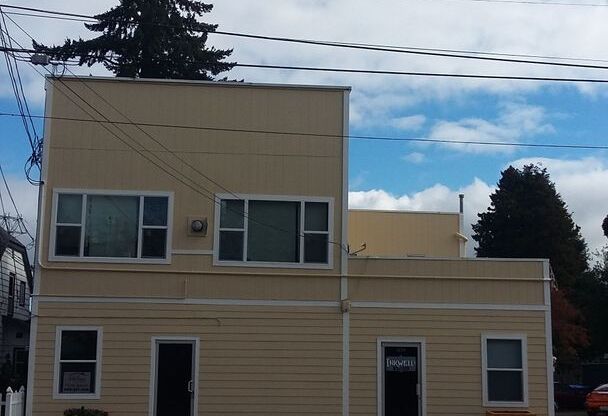 Upgraded 1 Bed 1 Bath Blocks from PSNS