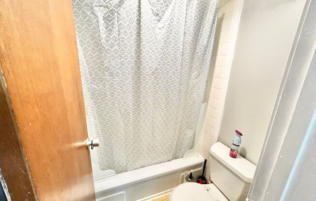 2 beds, 1 bath, 768 sqft, $2,440, Unit 218