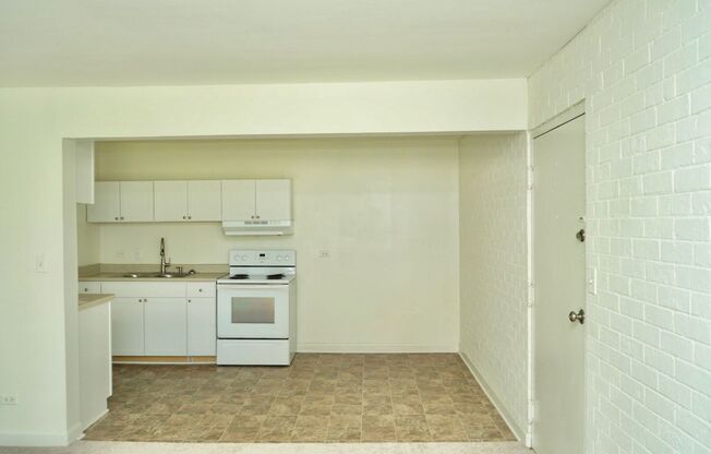 1 bed, 1 bath, $1,200, Unit Apt #13