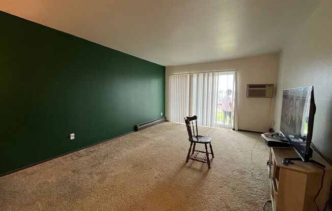 1 bed, 1 bath, $1,095, Unit 112