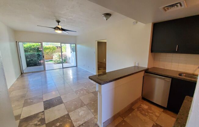 1 Bedroom Scottsdale Condo! Upgraded - Camelback views- Indoor/Outdoor area