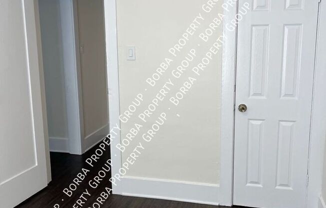 717 E 8 ST