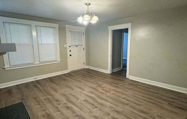 2 beds, 1 bath, 100 sqft, $1,050