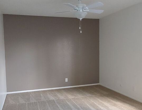 2 beds, 1 bath, 916 sqft, $2,475, Unit 120