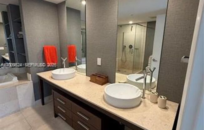 2 beds, 2 baths, 1,325 sqft, $5,000, Unit 465 Brickell Ave # 619