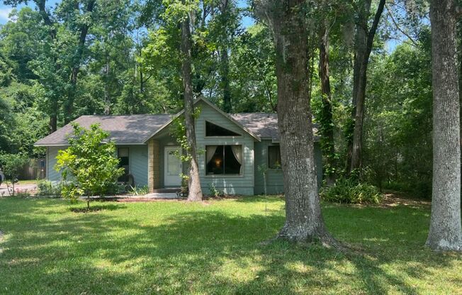 Super cute 3 bedroom 2 bath in NW Miram Manor