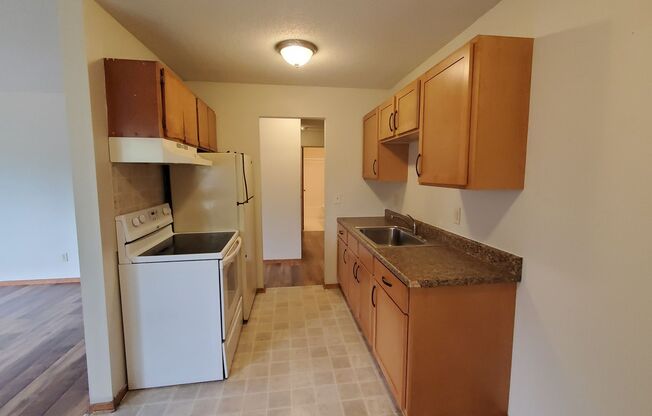 2 beds, 1 bath, $1,300, Unit 301