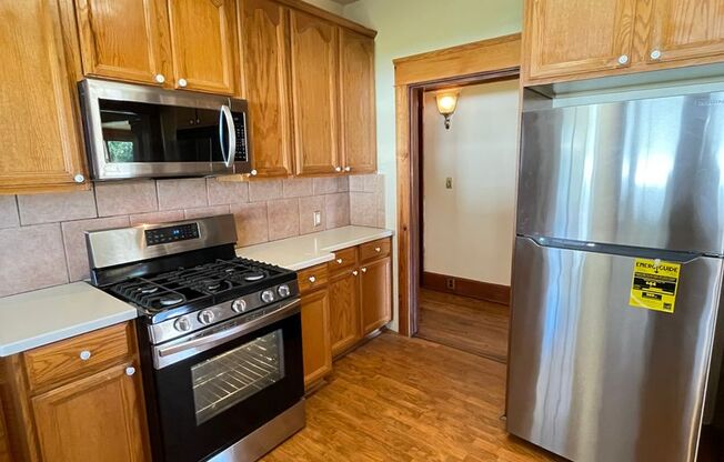 2 beds, 1 bath, $3,100