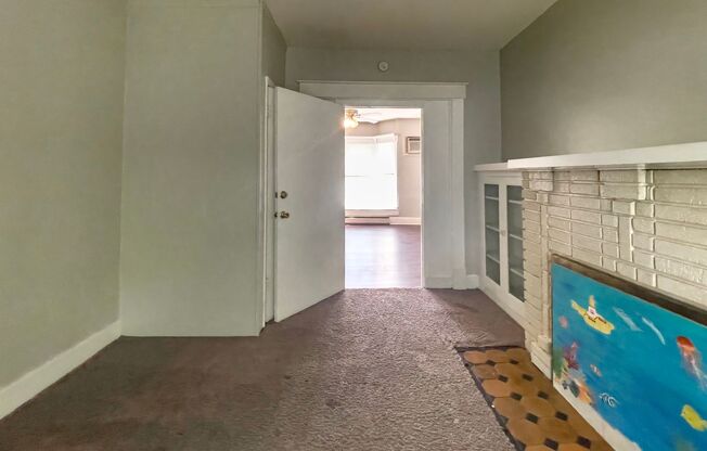 3 beds, 1 bath, 850 sqft, $900, Unit 1515 Apt. A