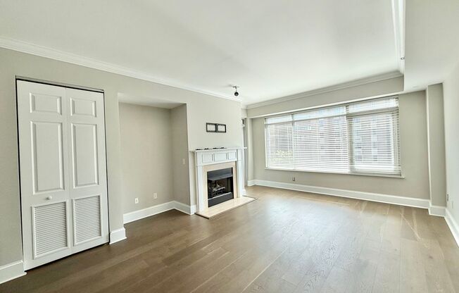 Stunning 1BD, 1.5BA Downtown Raleigh Condo Within Walking Distance to All Glenwood Ave. Has to Offer!