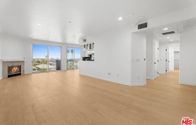 1450 S BEVERLY DR