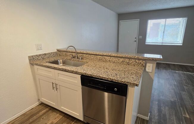 Studio, 1 bath, 415 sqft, $799, Unit 208