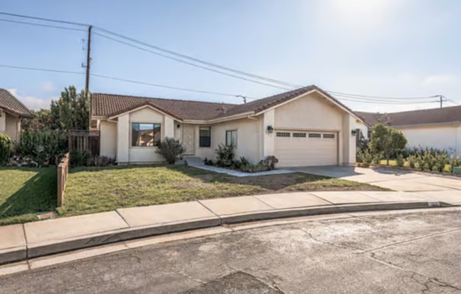 $4100-This is a 1,552 SQFT Single Family Home