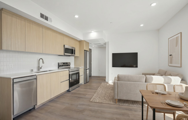 3 beds, 3 baths, 938 sqft, $3,204, Unit PH6