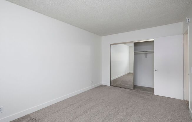 2 beds, 1 bath, 950 sqft, $2,375, Unit 84