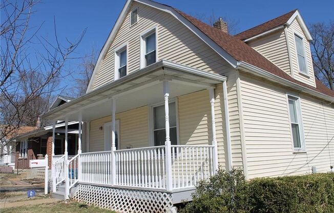 Absolutely adorable 3 bedroom/1.5 bath house in Ritenour school district!
