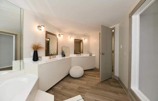 A bathroom with a white sink and a white vanity.