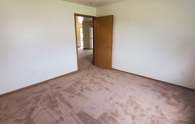 2 beds, 1 bath, 1,050 sqft, $1,259, Unit PL   7606