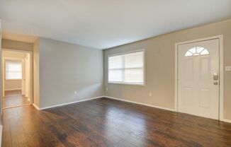 3 beds, 1 bath, $1,800, Unit 1535