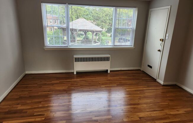 2 beds, 1 bath, 897 sqft, $2,275, Unit A-23