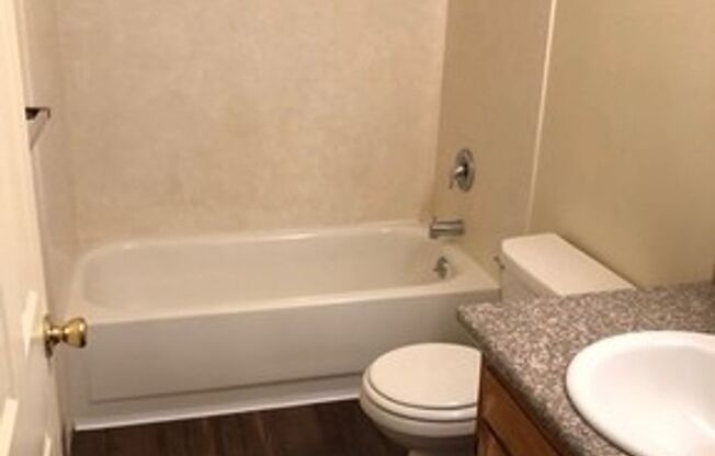 2 beds, 1 bath, $1,545, Unit 1060-3