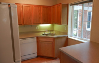 2 beds, 1 bath, $1,350, Unit # 527