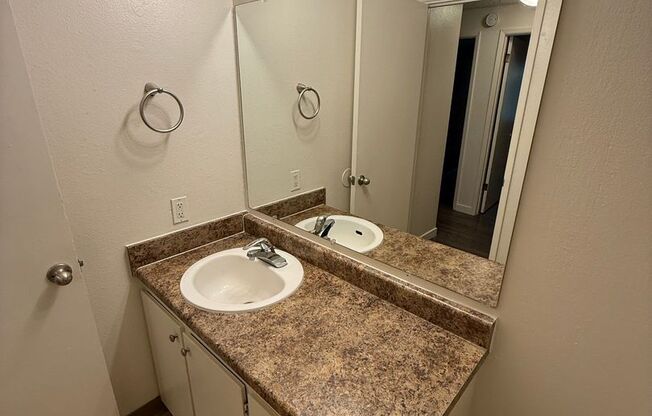 2 beds, 1 bath, 825 sqft, $1,245, Unit 233