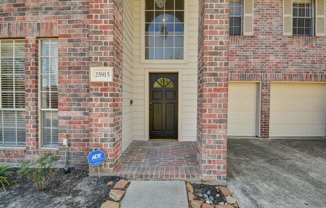 Gorgeous 4 bed/2.5 bath two story home!