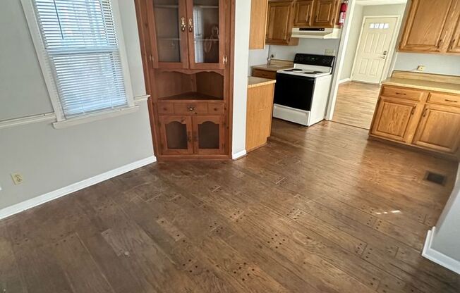 PRELEASING for AUGUST! Close to Campus