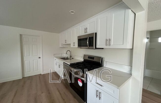 3824 W 104 ST