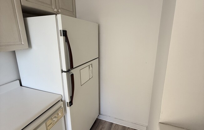 2 beds, 1 bath, $3,600, Unit 3