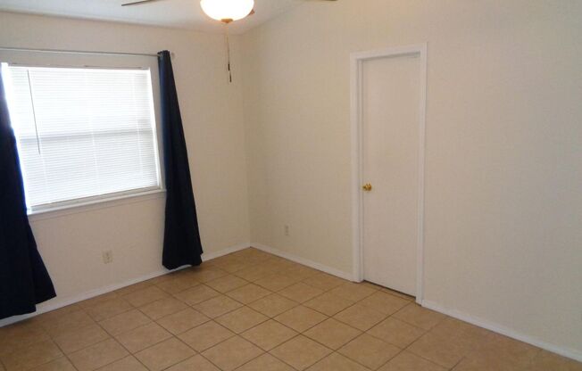 3 beds, 2 baths, $1,395