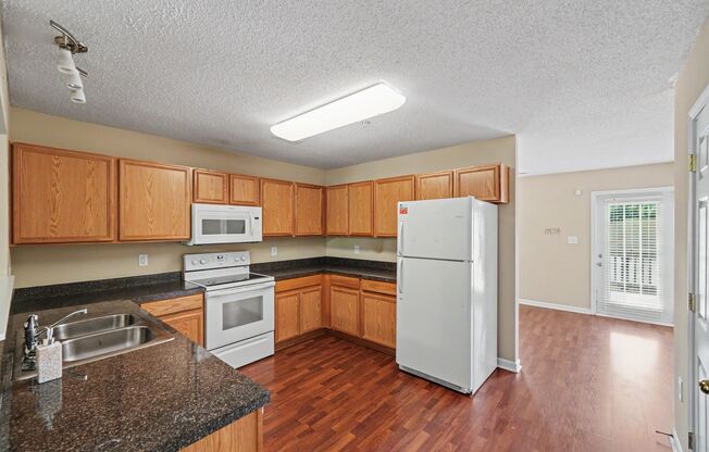 Spacious 2BR/2.5BA Condo with Private Deck Near Lake Norman