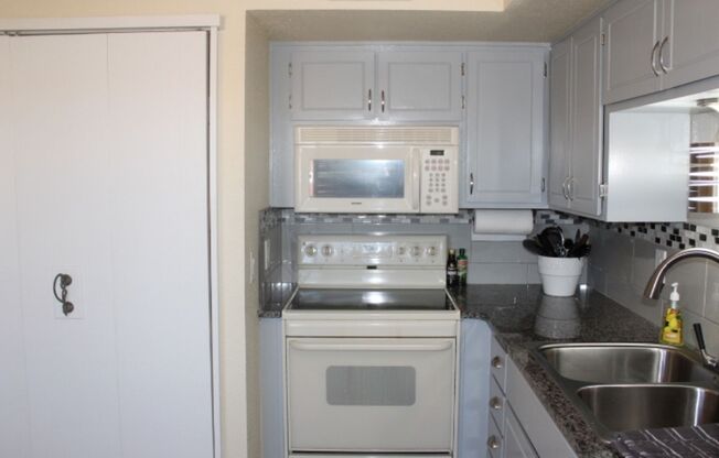 2 beds, 2.5 baths, $1,900, Unit 1730 Swanson Ave 11-1