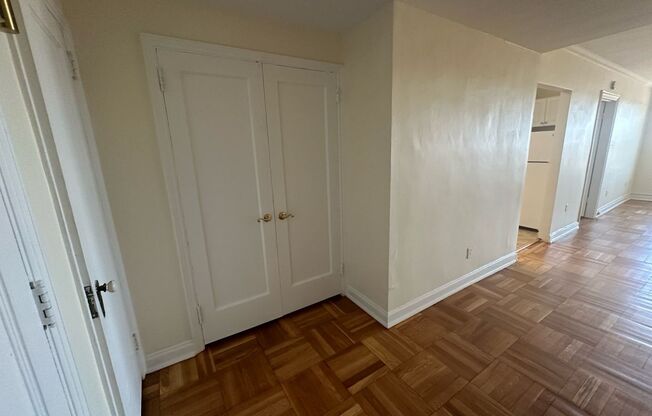 1 bed, 1 bath, 768 sqft, $1,400, Unit Royal York 807