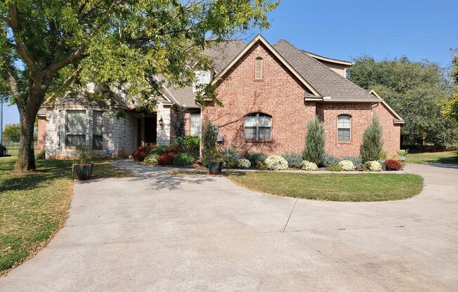 Beautiful 4Bedroom Home tucked away on a quiet cul-de-sac in Coffee Creek! Edmond Schools! Available Now!!!