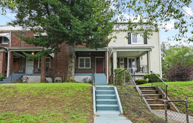 Amazing 3 BR/2 BA Townhome in Fairlawn!