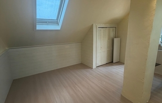 2 beds, 1 bath, 850 sqft, $2,400, Unit 3