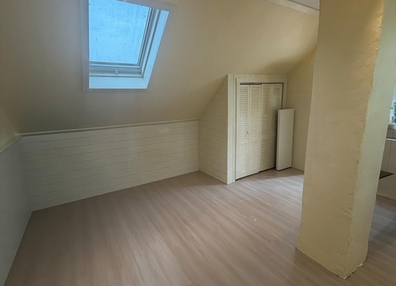 2 beds, 1 bath, 850 sqft, $2,400, Unit 3