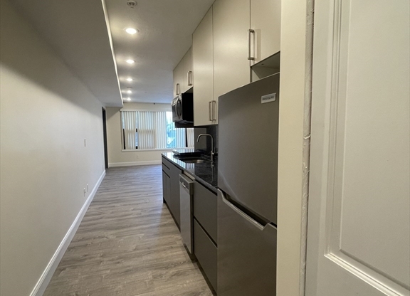 Studio, 1 bath, 550 sqft, $2,500, Unit 402