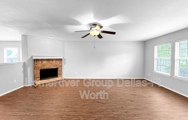 315 LAUREL LN