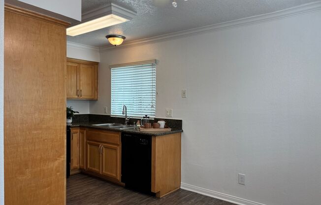 2 beds, 1 bath, 850 sqft, $2,560, Unit 1531D