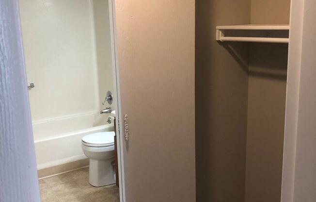 1 bed, 1 bath, 634 sqft, $949, Unit 1831 AW