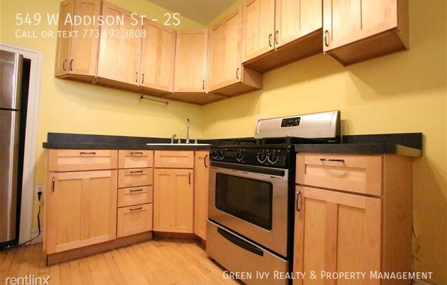 549 W ADDISON ST