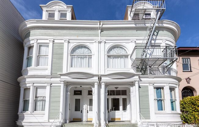 Cow Hollow: Remodeled Studio 1 Block from Union Street