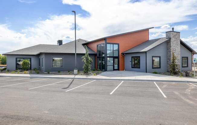 Vicinity at Horn Rapids Apartments Exterior Leasing Center