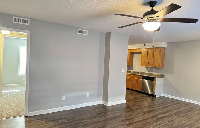 3 beds, 2 baths, 1,240 sqft, $1,195, Unit A